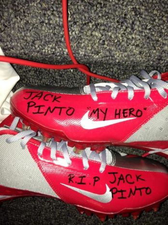 victor-cruzs-cleats-pay-tribute-to-6-year-old-victim-jack-pinto